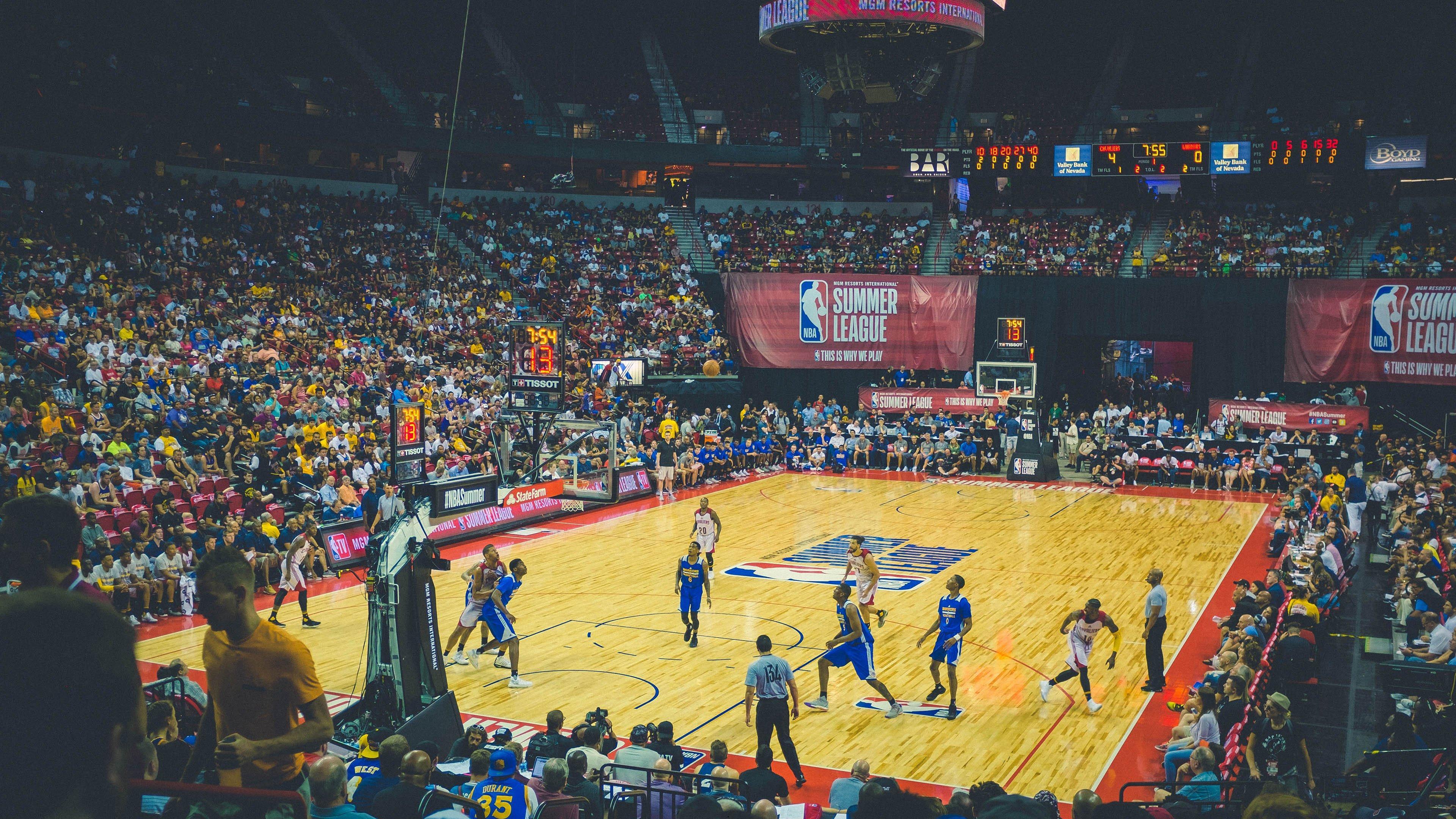 中国竞彩网首页官方-杜兰特空降休斯顿重逢四位故友 雷霆四少时代最后见证者点燃新篇章