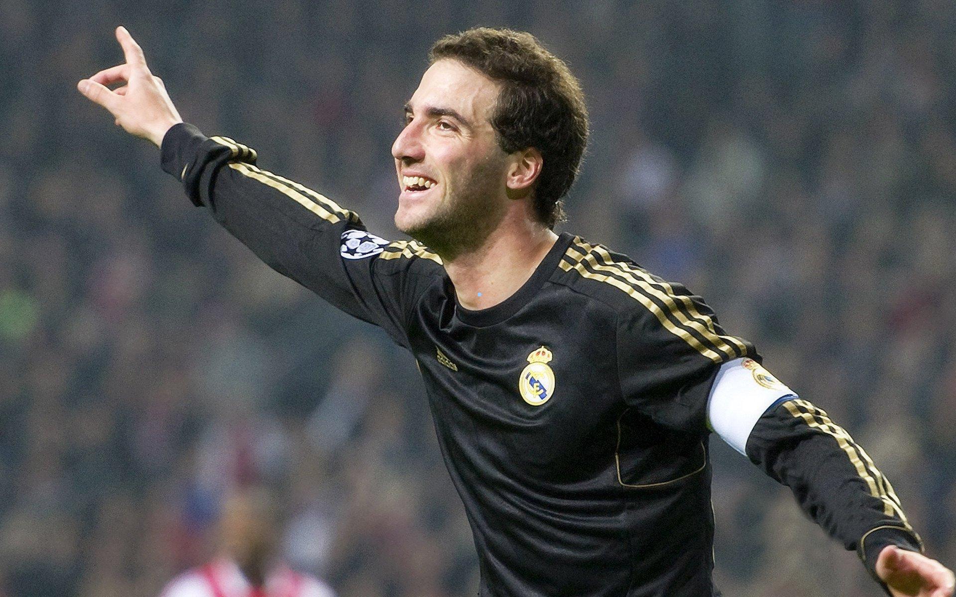 【中国竞彩网首页官方】荷媒曝德甲双雄争夺战，拜仁与莱比锡竞逐费耶诺德14岁天才亚当